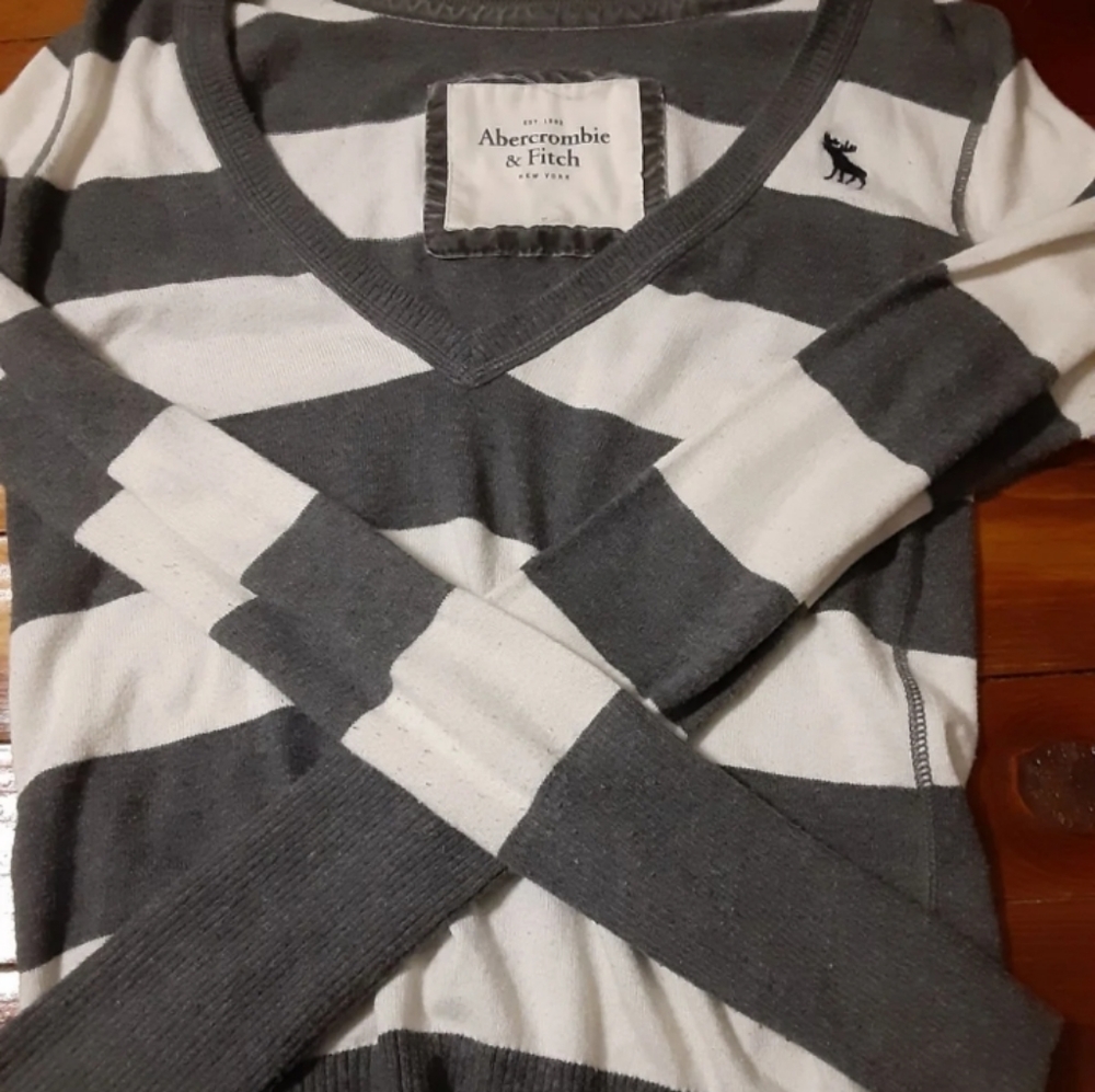 3/$25 Abercrombie Sweater